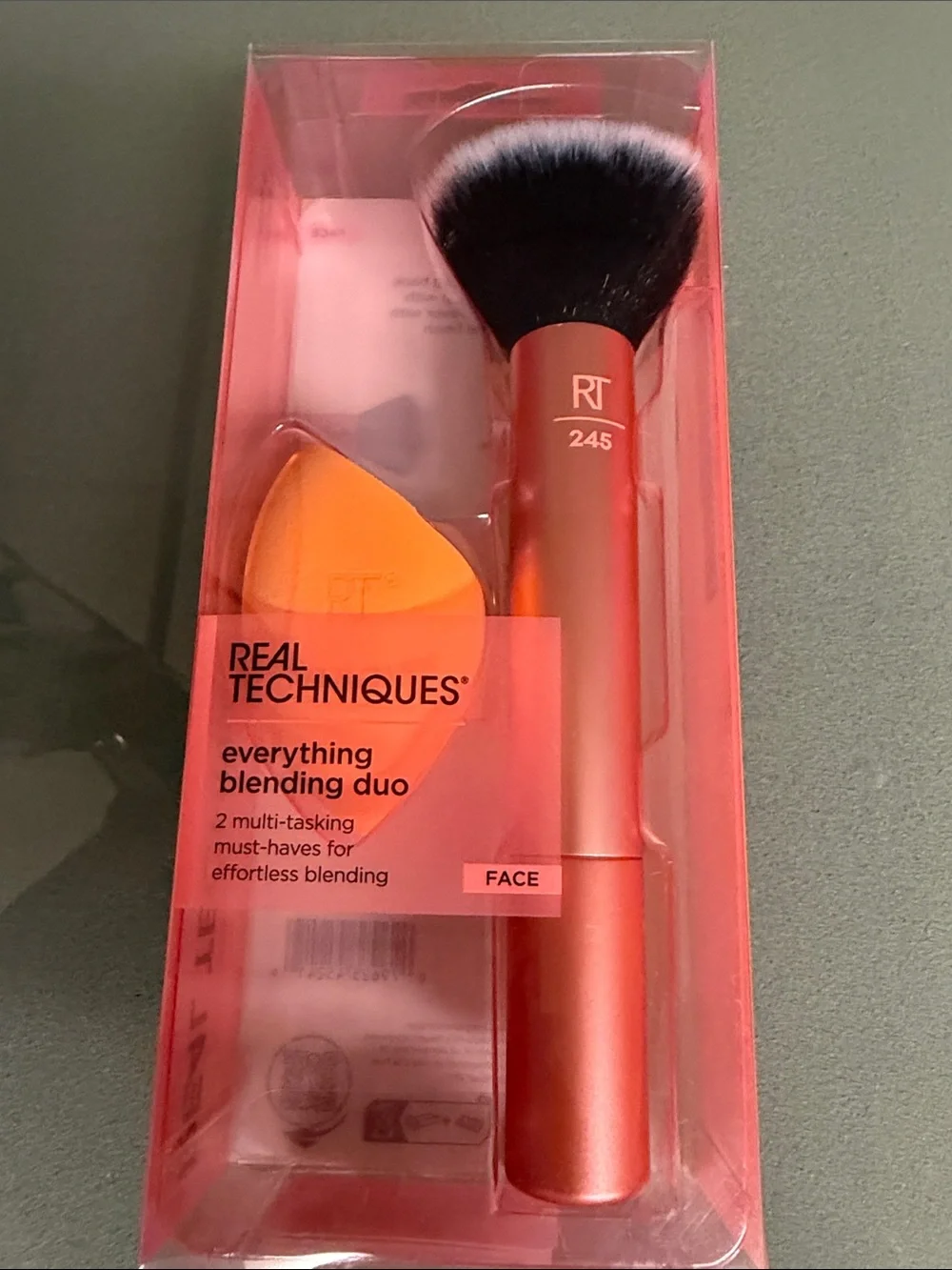 Real Techniques Coral Face Brush & Orange Blending Sponge Duo